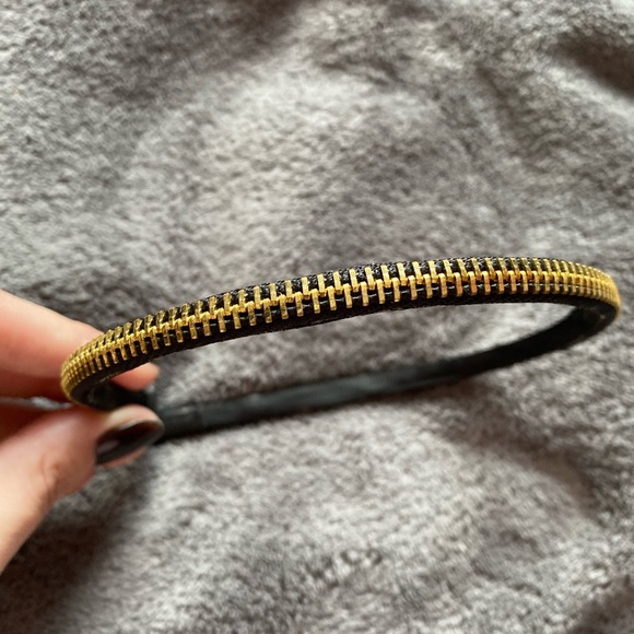 Black and gold ‘Zipper’ headband - Picture 3 of 3